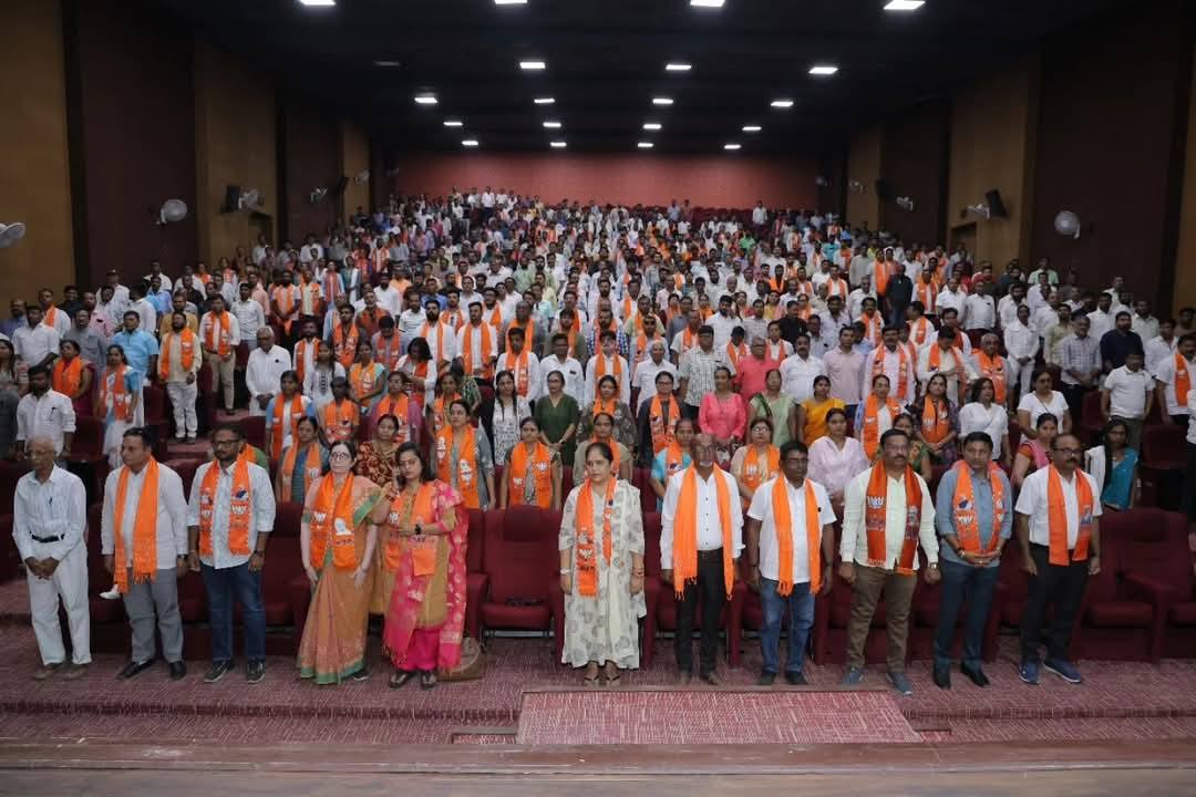 તા.૦૮-૦૪-૨૦૨૫ ના રોજ બારડોલી શહેરમાં ૧૬૯-બારડોલી વિધાનસભા સક્રિય સભ્યોનું સંમેલન યોજાયું.